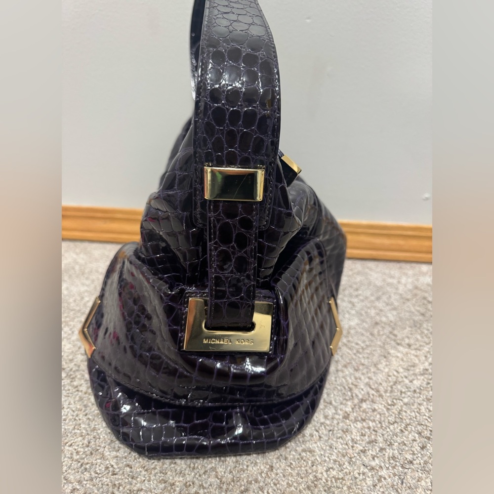 Michael Kors deep purple/black crocodile patent leather purse - Picture 4 of 11